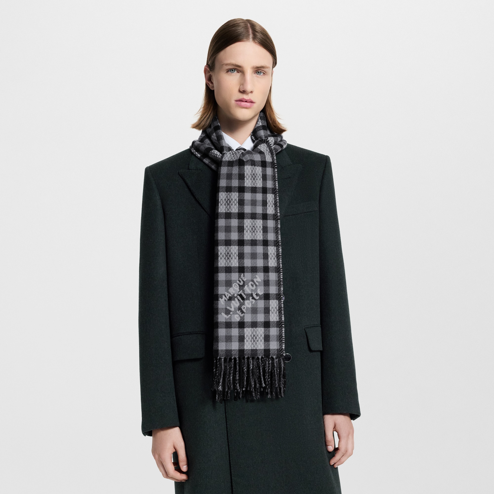 LOUIS VUITTON ダミエ柄　ダークグレー マフラー LOUIS VUITTON ダミエ柄 ダークグレー マフラー マフラー